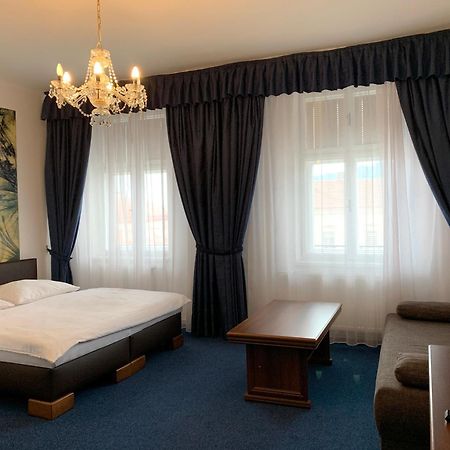 Hotel Ruzek フラニツェ エクステリア 写真